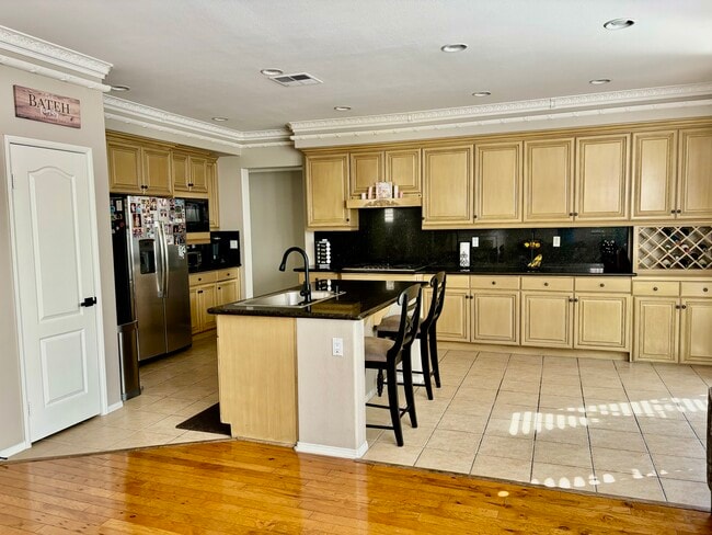 8220 E Brookdale Ln in Anaheim, CA - Building Photo - Building Photo