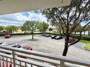 8851 NW 112th Ave in Doral, FL - Building Photo - Building Photo