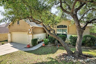 211 Manchester Ln in Austin, TX - Building Photo - Building Photo