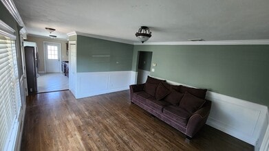 137 Alkier St in Brentwood, NY - Foto de edificio - Building Photo