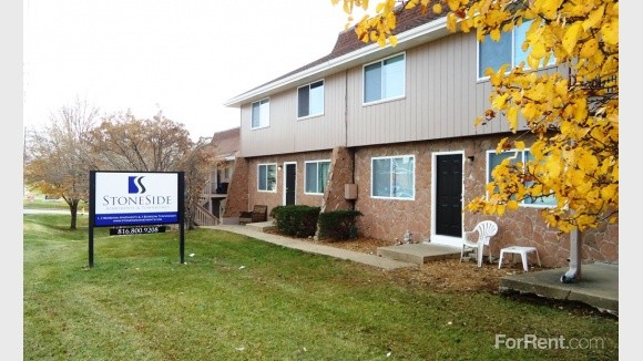 Stoneside Apartments in Gladstone, MO - Building Photo - Building Photo