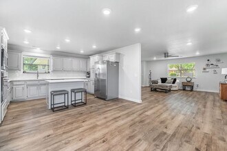 1906 SE Taylor St in Bentonville, AR - Building Photo - Building Photo