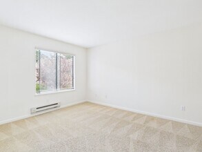 300 Glenwood Cir in Monterey, CA - Building Photo - Building Photo