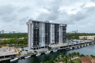 2500 NE 135th St in North Miami, FL - Building Photo
