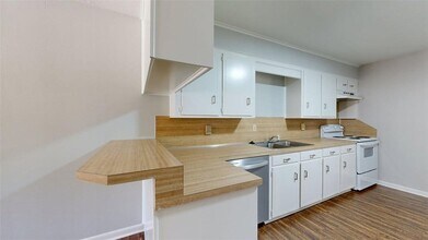 3921 Olive St, Unit B in Bryan, TX - Foto de edificio - Building Photo