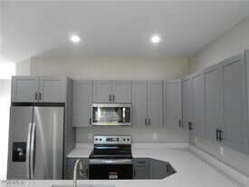 937 Graystone Ave in Lehigh Acres, FL - Building Photo