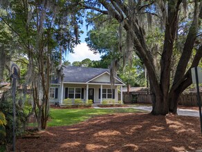 218 Port Royal Dr in Savannah, GA - Building Photo - Building Photo