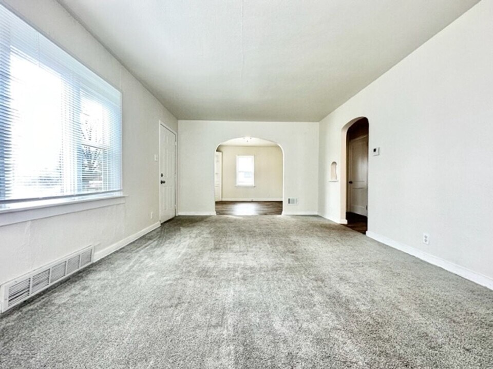 1409 McCormick St in Allouez, WI - Building Photo