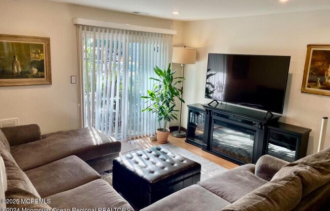 property at 102 Wedgewood Cir