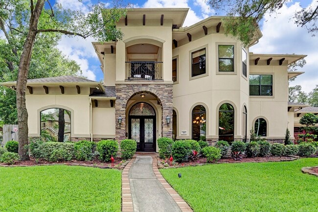 property at 1611 Lynnview Dr