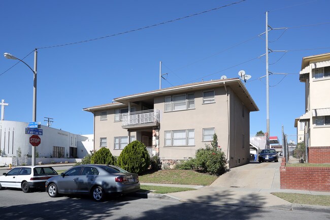 5828 Condon Ave in Los Angeles, CA - Foto de edificio - Building Photo