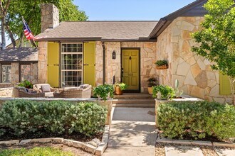 968 Mulberry Ave in New Braunfels, TX - Building Photo - Building Photo