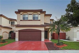 11320 NW 43rd Terrace in Doral, FL - Building Photo - Building Photo