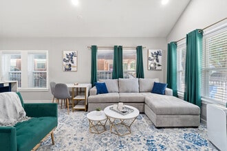 1124 Brunner Ave in Dallas, TX - Foto de edificio - Building Photo