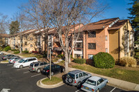 Vistas of Vienna in Oakton, VA - Foto de edificio - Building Photo