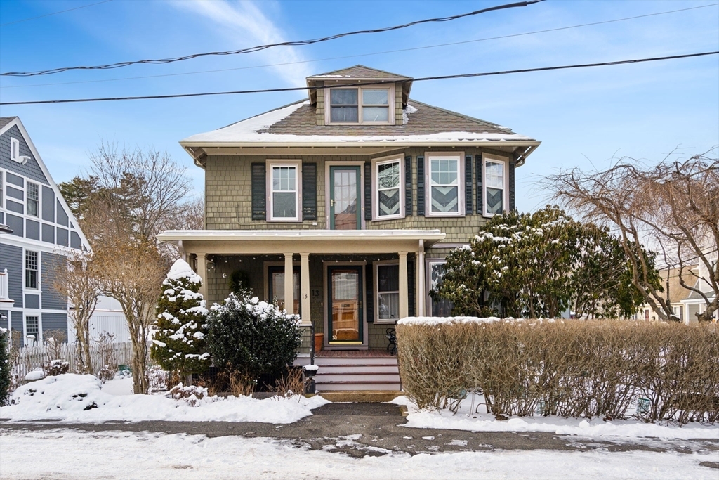 13 Guernsey St in Marblehead, MA - Building Photo