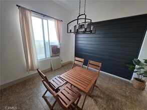 15895 Green Acres Ct in Victorville, CA - Foto de edificio - Building Photo