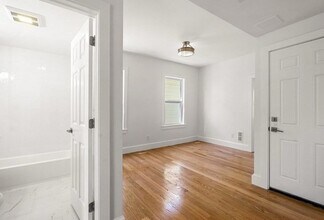29 Clarence St in Boston, MA - Building Photo - Building Photo
