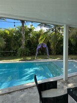 13451 SW 74th Ave in Pinecrest, FL - Building Photo