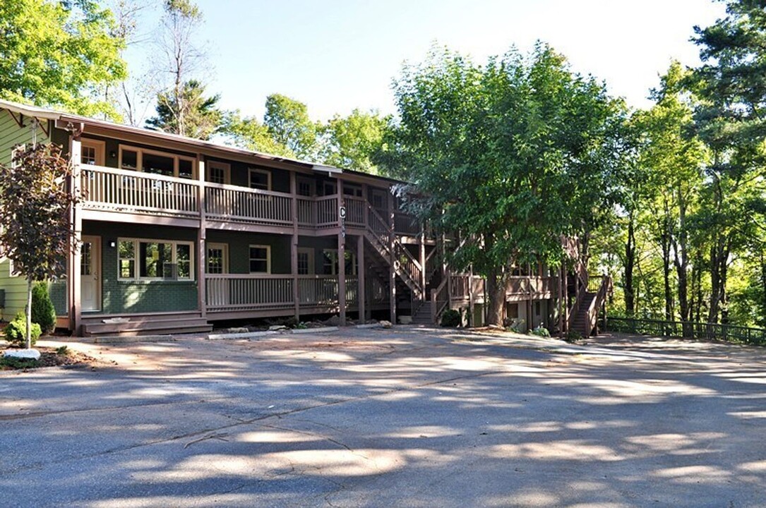 151-189 Summit Woods Dr in Blowing Rock, NC - Building Photo