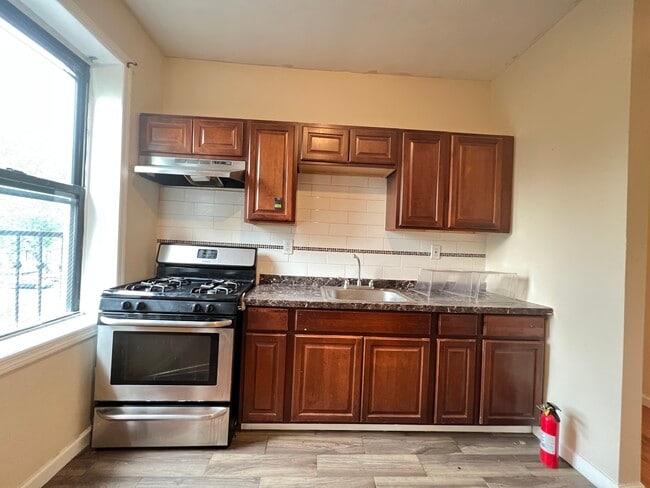 232 Weequahic Ave, Unit 14