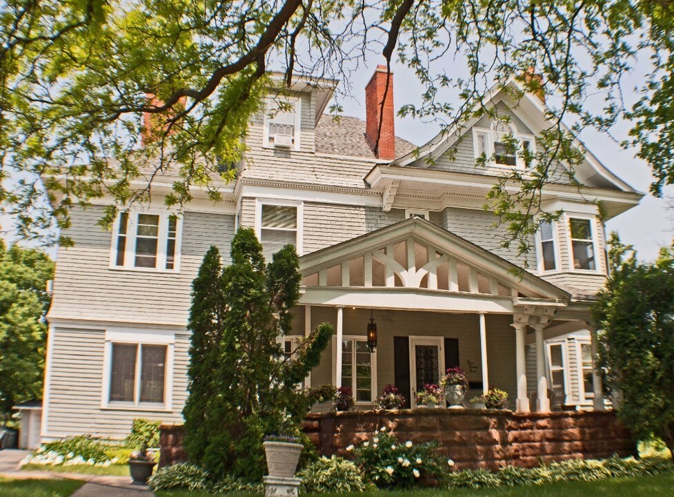 Summit Apartments in St. Paul, MN - Foto de edificio