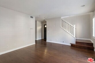 6840 De Celis Pl in Los Angeles, CA - Building Photo - Building Photo