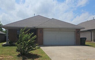 205 St Charles Way in Midwest City, OK - Building Photo