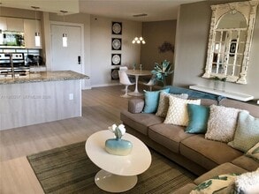 19999 E Country Club Dr, Unit 1405 in Aventura, FL - Building Photo - Building Photo