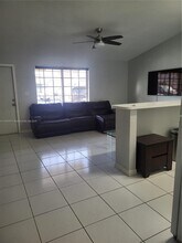 500 NE 3rd St in Hallandale Beach, FL - Foto de edificio - Building Photo
