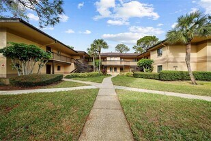 2679 Sabal Springs Cir in Clearwater, FL - Building Photo
