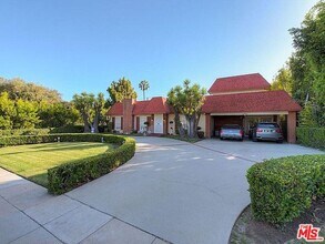 525 N Rexford Dr in Beverly Hills, CA - Foto de edificio - Building Photo