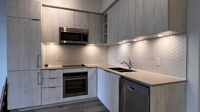 50-350 Ordnance St in Toronto, ON - Building Photo - Building Photo