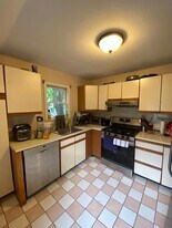 15 Pleasant Pl, Unit 1 in Cambridge, MA - Building Photo