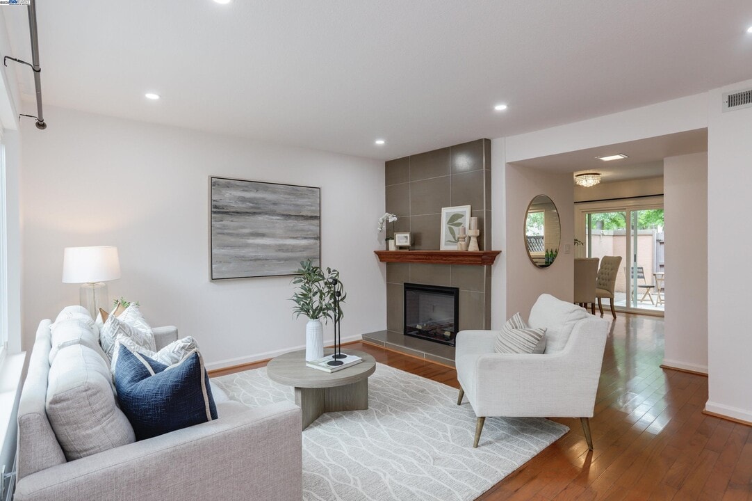 4428 Del Valle Pkwy in Pleasanton, CA - Building Photo