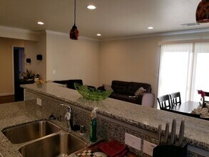 881 Stanford Ave in Oakland, CA - Building Photo - Building Photo