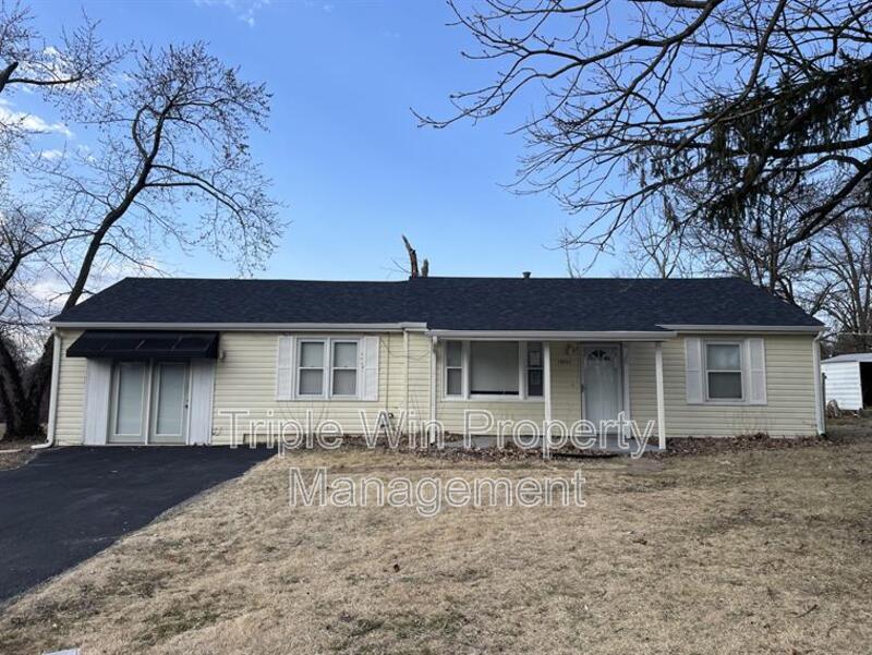 10261 Imperial Dr in St. Louis, MO - Building Photo