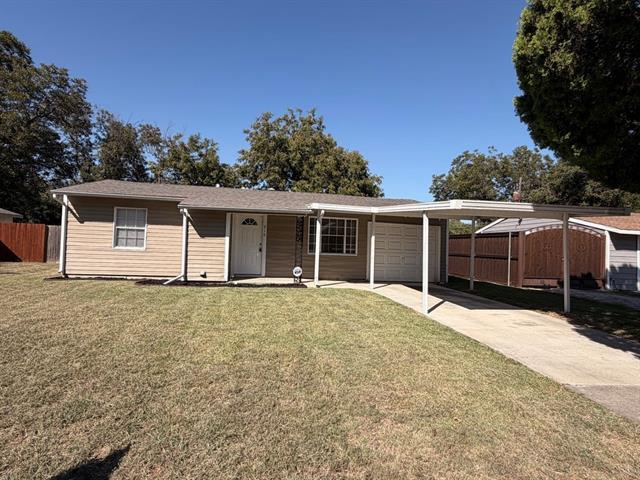910 Newton St in Arlington, TX - Building Photo