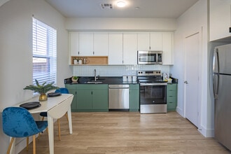 Plaza Flats in Oklahoma City, OK - Building Photo - Interior Photo