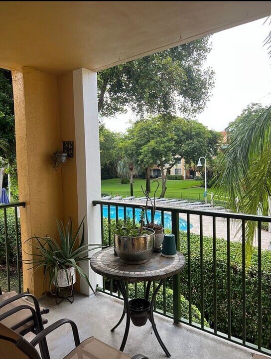 103 Yacht Club Way in Hypoluxo, FL - Foto de edificio