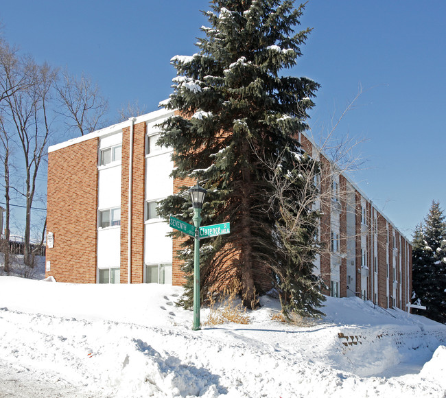 1338 7th St E in St. Paul, MN - Foto de edificio - Building Photo