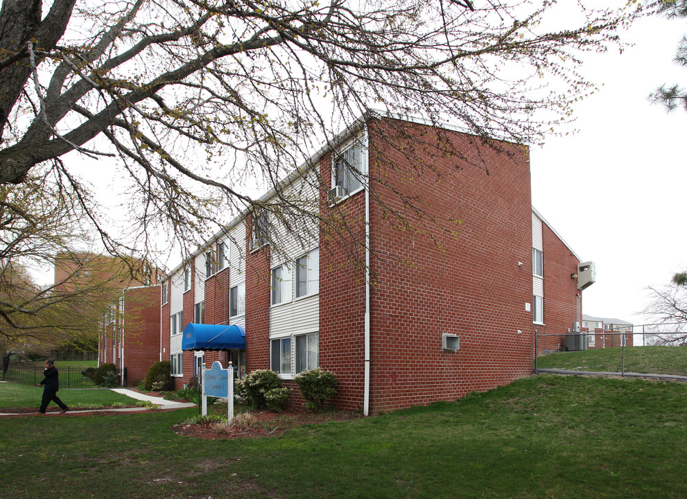 Winthrop Square Apartments in New London, CT - Building Photo