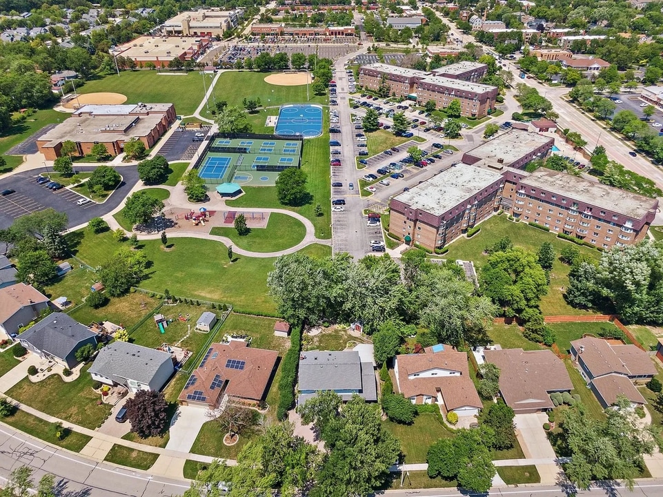 220 S Roselle Rd, Unit 220-27 in Schaumburg, IL - Building Photo