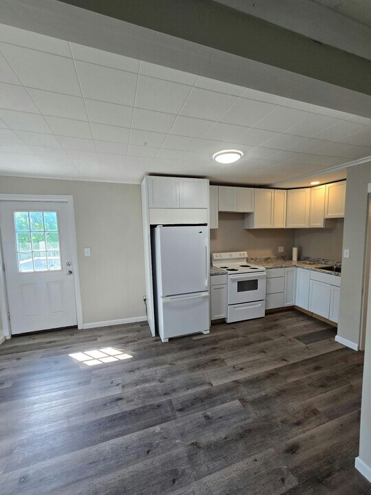 36990 Division Rd in Richmond, MI - Building Photo