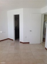 9437 Fontainebleau Blvd in Miami, FL - Building Photo - Building Photo