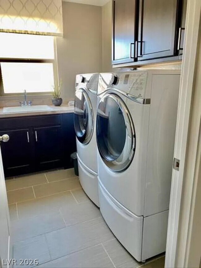 6845 Black Ash St in Las Vegas, NV - Foto de edificio - Building Photo