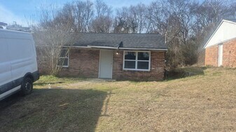 314 W Thomas Ct in Milledgeville, GA - Building Photo