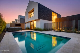 1333 E Pomelo Grove Ln in Phoenix, AZ - Building Photo - Building Photo