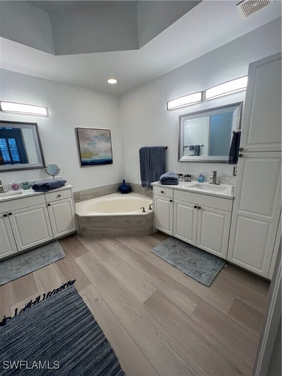 749 Bentwater Cir in Naples, FL - Foto de edificio - Building Photo