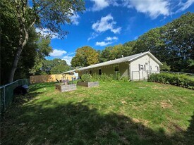 272 Signal Rock Dr in North Kingstown, RI - Building Photo